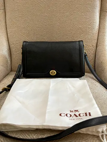 AUTHENTIC COACH RILEY LEATHER CROSSBODY BAG..