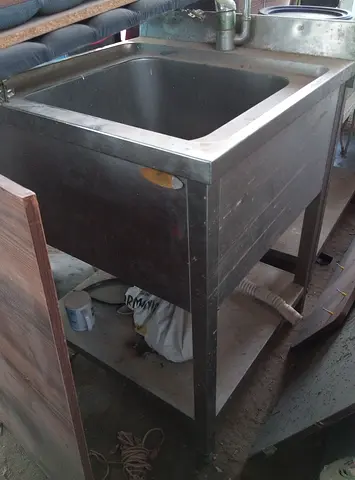 Sturdy Stainless Steel Sink with Stand