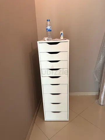 Modern White 10-Drawer Storage Unit