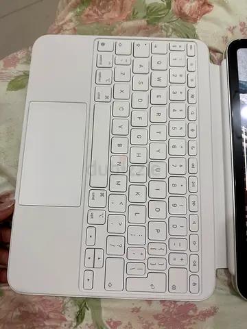 Magic folio keyboard - barely used