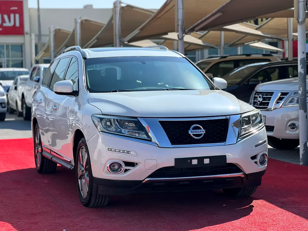 Nissan Pathfinder 2015 — photo 1 of 20