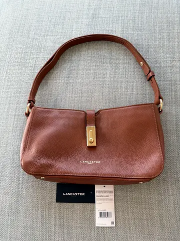 Chic Lancaster Foulonné Milano handbag in brown grained cowhide leather with gold-tone hardware