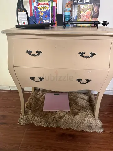 Charming Vintage Chest of Drawers