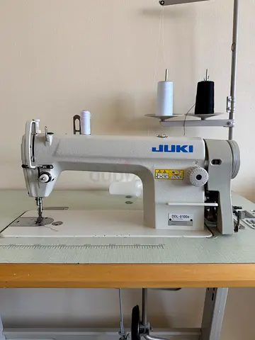 Juki DDL 8100e Industrial Sewing Machine in Excellent Condition