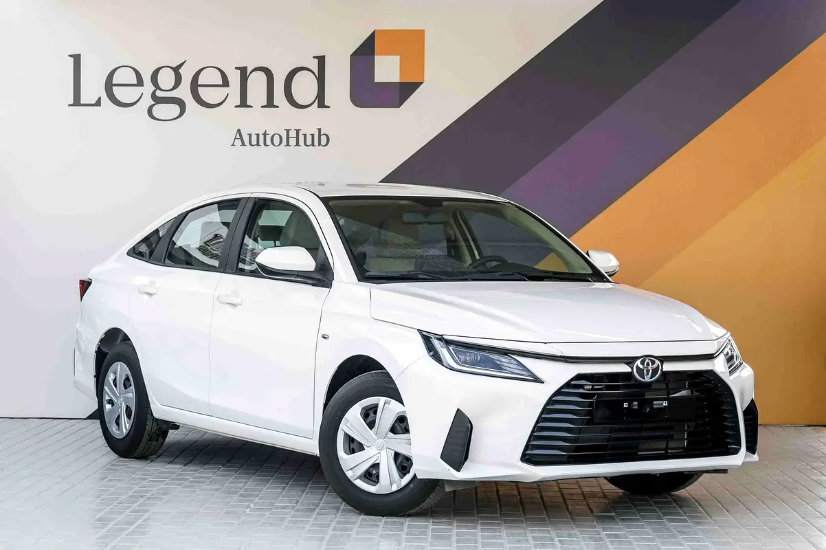 Toyota Yaris 2024 — photo 1 of 20