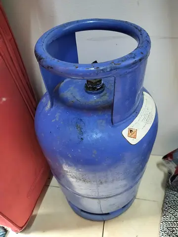 Lpg cylinder half Filled