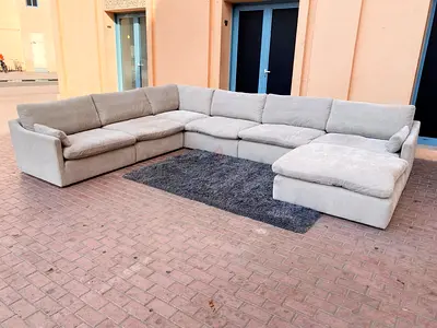 6__ pieces Homes R us U Shape Sofa perfect Condition