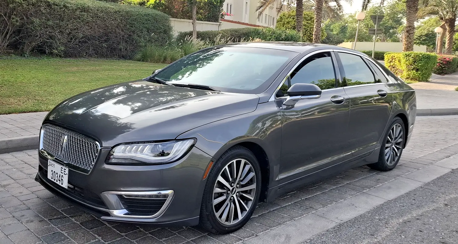 Lincoln MKZ 2018 — photo 1 of 16