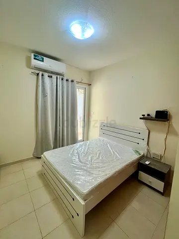 A private room is available for Working Ladies or couples