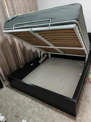 IKEA Hydraulic bed with Storage with mattrees