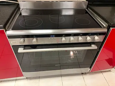 SIEMENS five burner electric Cocker size 90-60cm freestanding