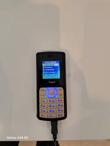 Classic 2G Feature Phone with Simple Design