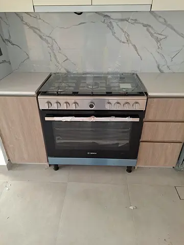 Bosch Gas Cooker 90x60cm 5barner oven with fan Latest Model