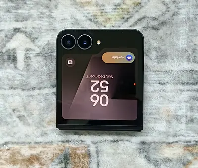 SAMSUNG GALAXY ZFilp 7FE 128GB STORAGE