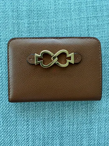 Kate Spade Chic Brown Leather Wallet with Elegant Design