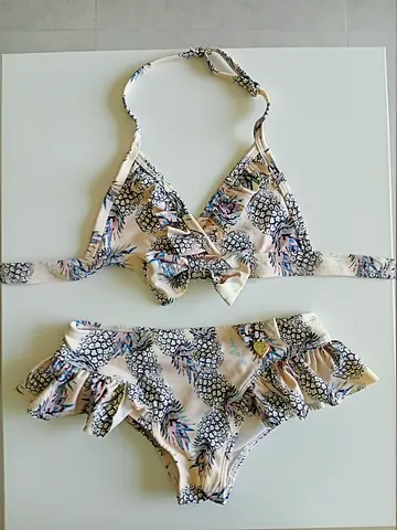 Angels face girls bikini.