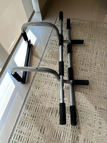 Pull up bar doorway
