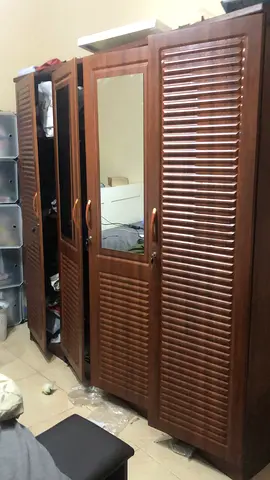 Stunning Wooden Wardrobe with Mirror