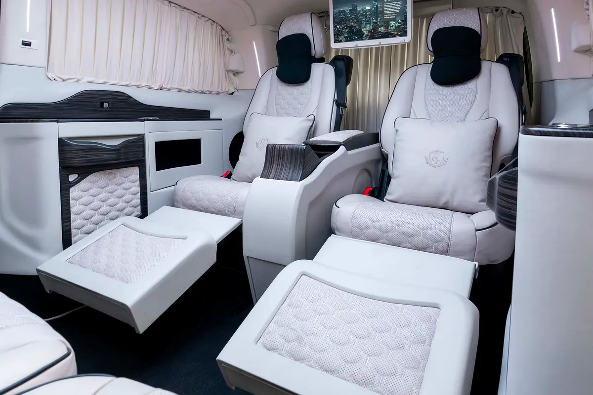 Mercedes-Benz V-Class 2021 — photo 1 of 16