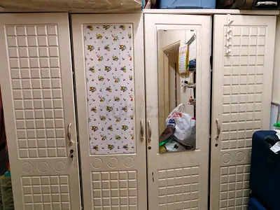 4 doors cupboard