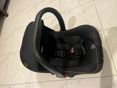 Infant car safety seat