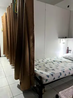 Bedspace for descent executive male near KARAMA PARK. AVAILABLE NOW.