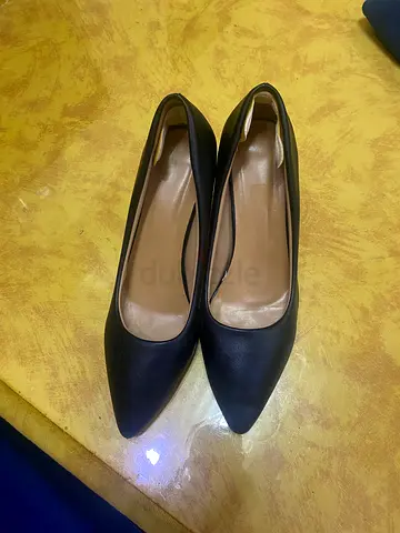 Stylish Black Pointed Toe Pumps