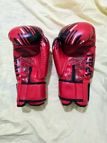 Quality Sparring Boxing Gloves  and shinguards for Sale