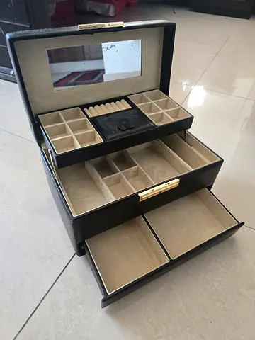Elegant jewelry Organizer with Mirror