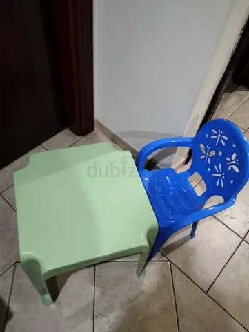 20 AED Kids Table with chair in perfect condition Neat and clean Al barsha 1