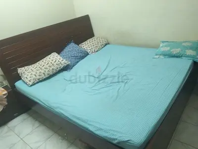 Comfortable Queen Size Bed with Soft Bedding