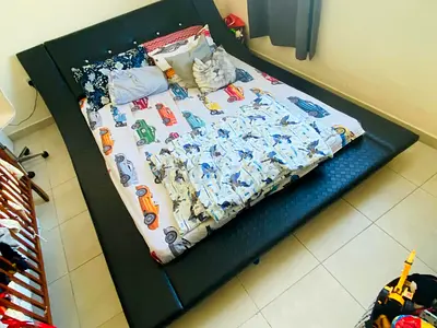 Stylish Modern Bed with Comfortable Mattress