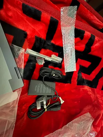 Lenovo Core i7 Touchscreen Laptop • 16GB RAM • 1TB