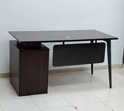 Modern Wenge Office Table with Lockable Drawers – Stylish Office Desk with Metal Legs For Offices