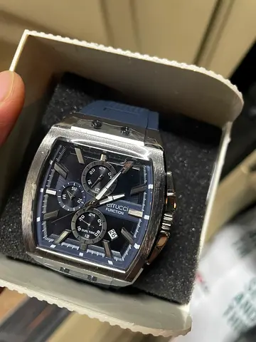 Stylish Mens Sport Watch with Durable Strap