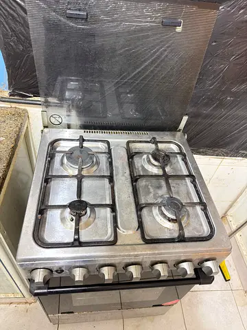Excellent condition 4 burner Midea stove