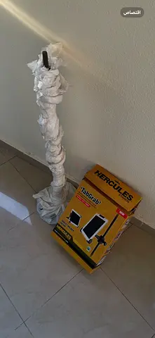 Hercules Quiz Table with Sturdy Stand