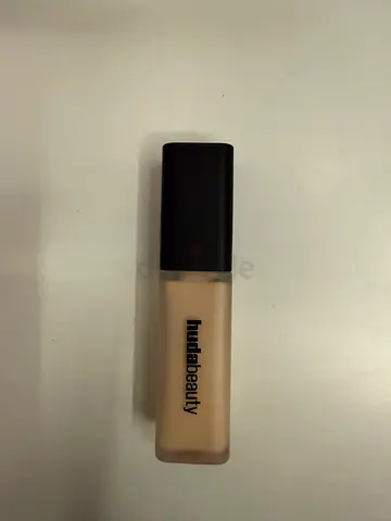 Huda beauty concealer