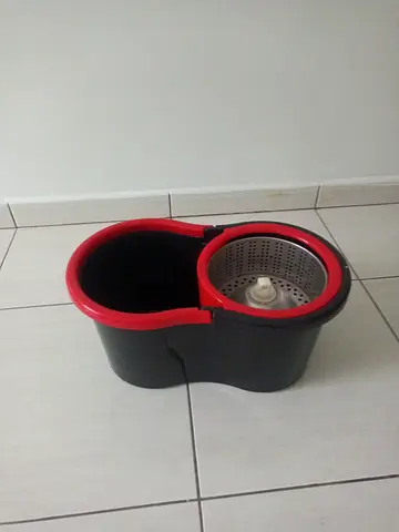 Spin mop bucket