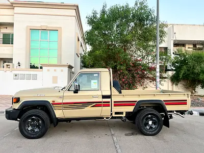Land Cruiser 40 Anniversary , Purchased from Al Futtaim, under warranty till 27-11-2028