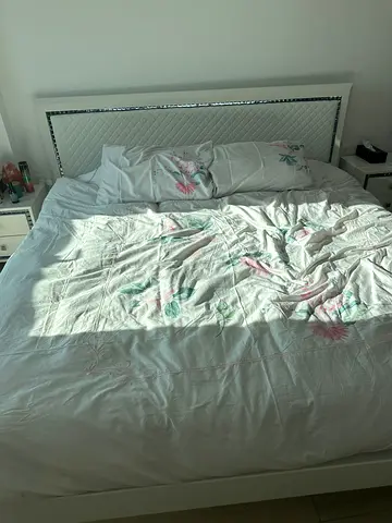 Elegant and Cozy Bed Set with Floral Patterns