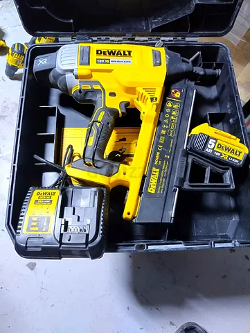 DEWALT NAILGUN 18V B.L