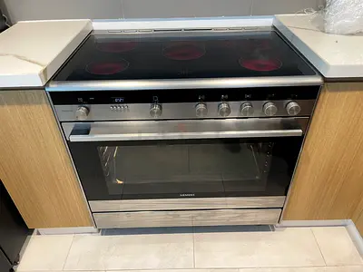 Siemens latest model Electric cooker very neat and clean condition 90/60