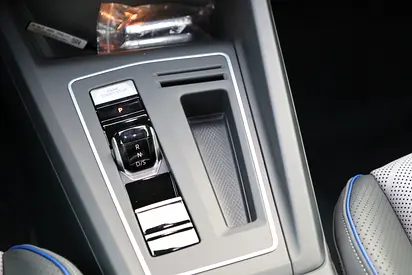 صورة 13 لـ 2025 Volkswagen GOLF R