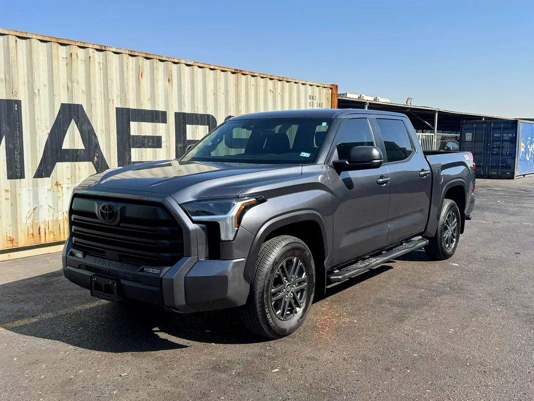 Toyota Tundra 2025 — photo 1 of 20
