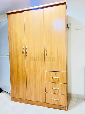 Stylish Wooden Wardrobe with Drawers