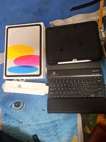Apple ipad a16 wifi + cellular -512 gb + Apple pen + keyboard + cover