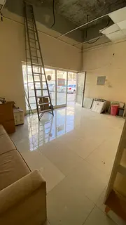 A commercial space in Al-Naba'a, measuring 4x6 meters, requires a non-cash check as security. Th