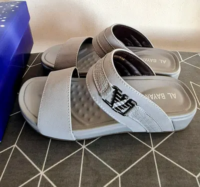 Boys Traditional Arabian slippers - Like New!