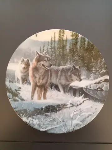 Painting of wolves